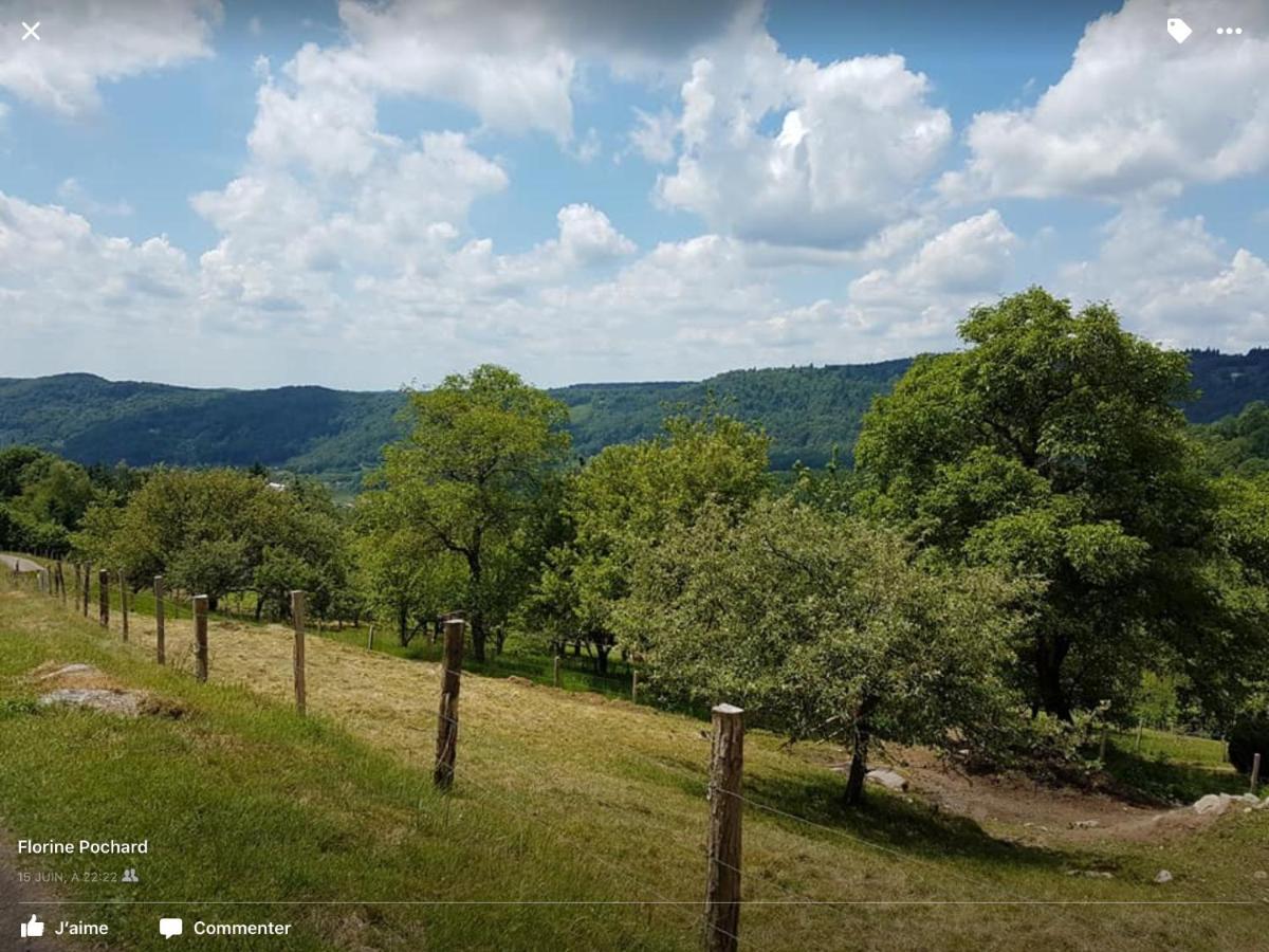 La Ferme De La-haut Bed and breakfast